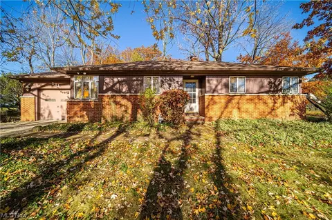 131 E 286th St, Willowick, OH 44095