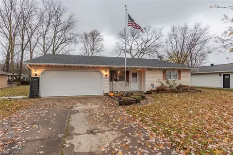 122 Hidden Tree Ln, Amherst, OH 44001