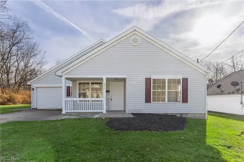 227 Hamilton Ave, Campbell, OH 44405