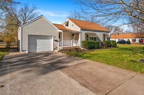 1006 Root Rd, Lorain, OH 44052 photo 3