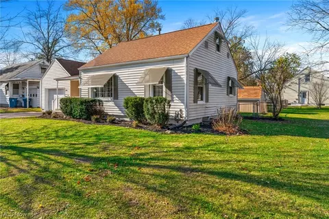 1006 Root Rd, Lorain, OH 44052 photo 2