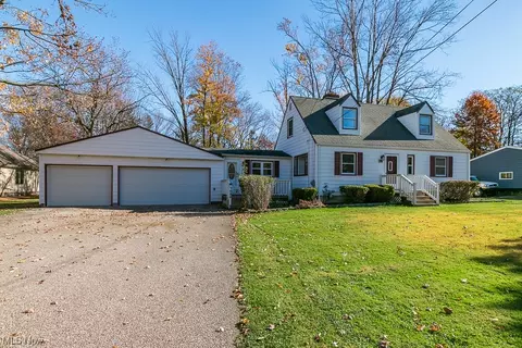 7689 Hopkins Rd, Mentor, OH 44060