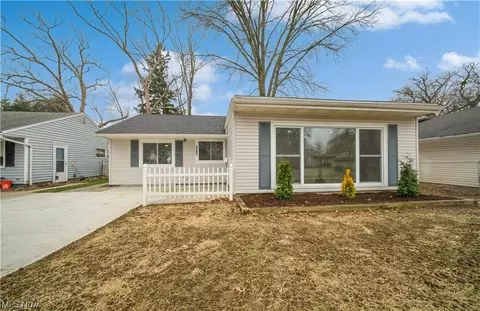 8987 Manorford Dr, Parma Heights, OH 44130