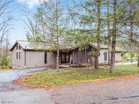 298 Hickory Ln, Senecaville, OH 43780