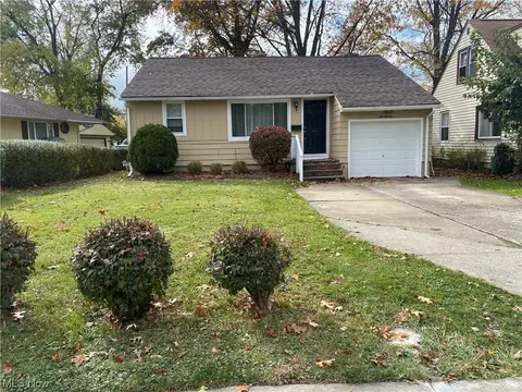1016 Mannering Rd, Eastlake, OH 44095