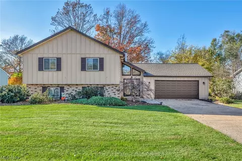 280 Edison Dr, Vermilion, OH 44089