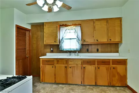 25 Walnut St, Struthers, OH 44471 photo 8