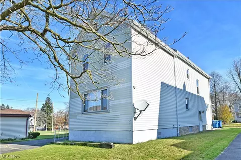 25 Walnut St, Struthers, OH 44471 photo 6