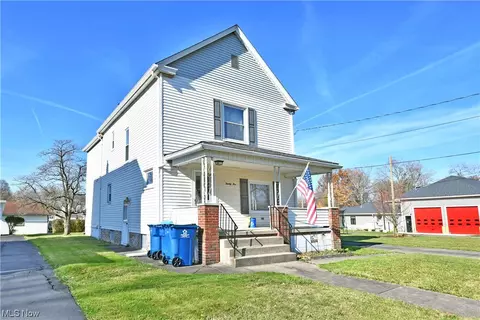 25 Walnut St, Struthers, OH 44471 photo 4