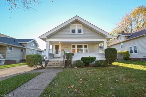 3832 Silsby Rd, Cleveland, OH 44111