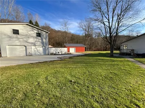 3899 Valley Ln SW, New Philadelphia, OH 44663