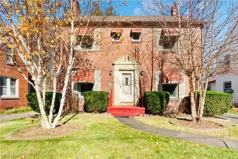 212 Berkshire Dr, Youngstown, OH 44512