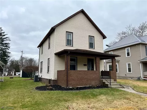 622 Fair Ave NE, New Philadelphia, OH 44663