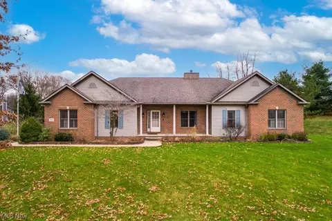 1288 Suffield Oaks Ln, Mogadore, OH 44260