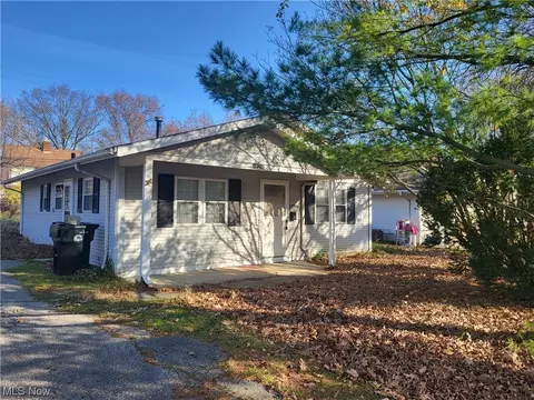 17704 Fairville Ave, Cleveland, OH 44135