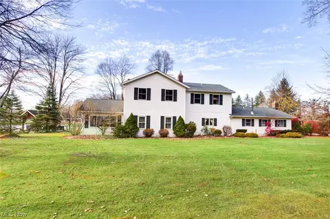15660 Chipmunk Ln, Middlefield, OH 44062