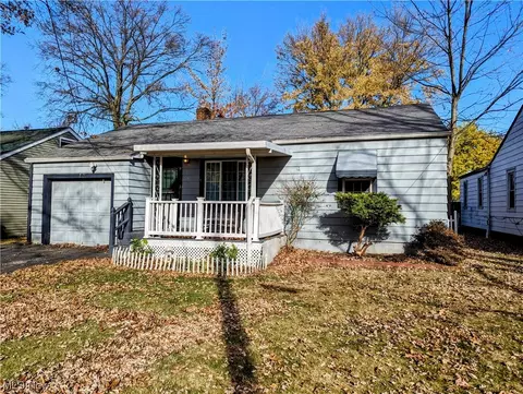 653 Rokeby Rd, Eastlake, OH 44095