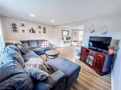 2877 E Celeste View Dr, Stow, OH 44224 photo 3