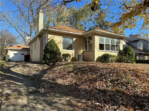 1903 34th St NW, Canton, OH 44709