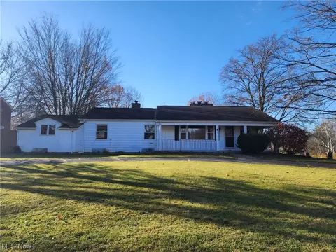 429 Old Shay Ln, Youngstown, OH 44512 photo 1