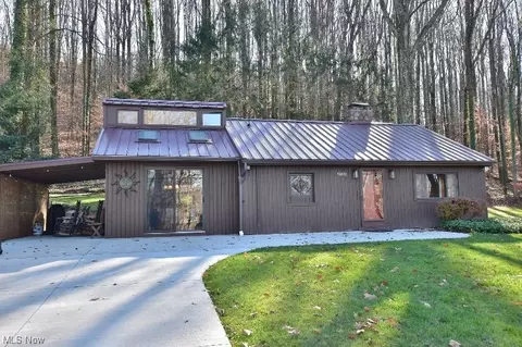 9090 Lakewood Dr NE, Mineral City, OH 44656