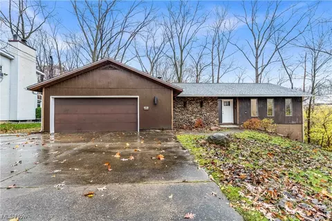 9285 Lindbergh Blvd, Olmsted Falls, OH 44138