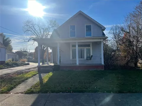 930 E Main St, Louisville, OH 44641