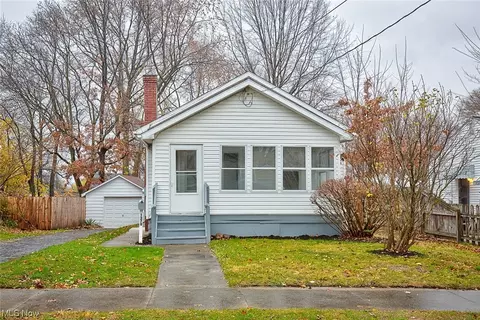 1379 Niagara Ave, Akron, OH 44305