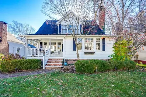 40 South St, Chagrin Falls, OH 44022