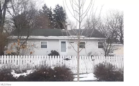 137 Ferris Ave, Chardon, OH 44024