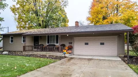 4699 Woodridge Dr, Youngstown, OH 44515