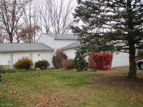 656 University Ave, Elyria, OH 44035