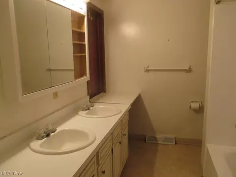 656 University Ave, Elyria, OH 44035 photo 8