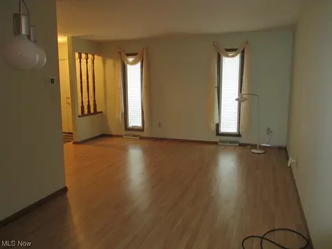 656 University Ave, Elyria, OH 44035 photo 2