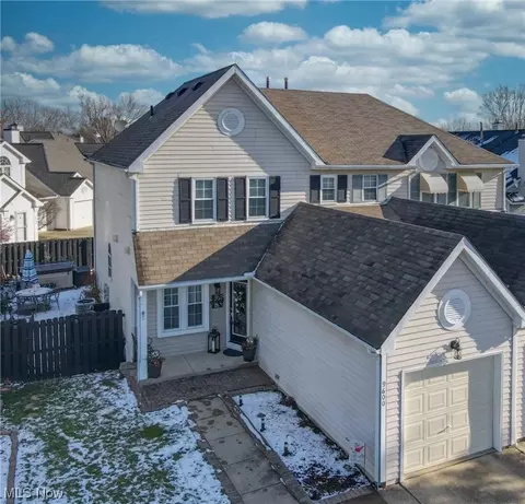 9600 Grist Mill Run, Olmsted Falls, OH 44138