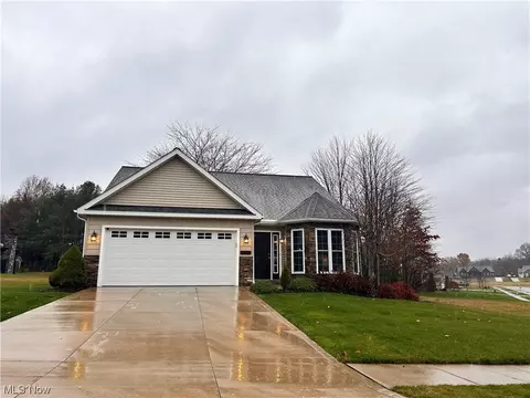 10941 Fox Den Cir, Garrettsville, OH 44231