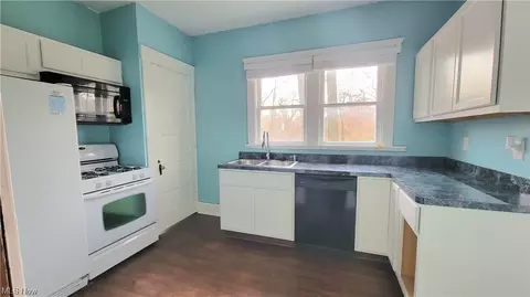 122 Kaiser Ct, Elyria, OH 44035 photo 3