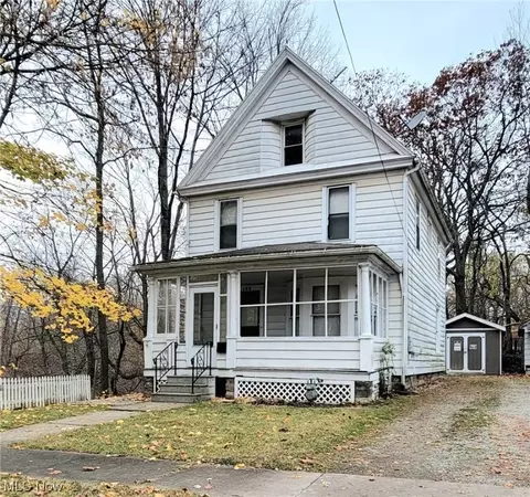122 Kaiser Ct, Elyria, OH 44035