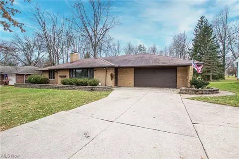 12961 Martin Dr, Parma, OH 44130