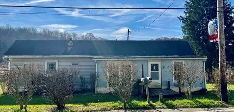 114 W Main St, Flushing, OH 43977