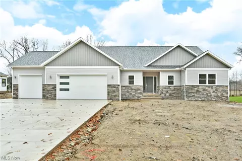 1204 Skyline Ln SE, Warren, OH 44484
