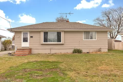 15046 Lindmont Dr, Brook Park, OH 44142