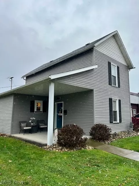 310 E 5th St, Uhrichsville, OH 44683