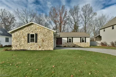 912 Glendale Dr, Port Clinton, OH 43452