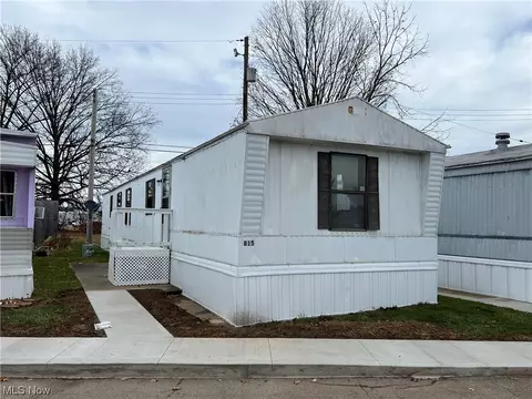 815 Zella Ave NW, New Philadelphia, OH 44663