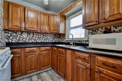 980 Reeve Rd, Elyria, OH 44035 photo 8