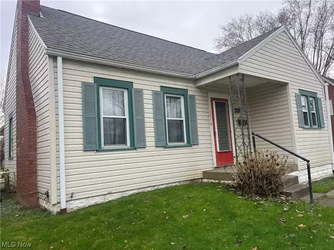 1470 Sharon Ave, Zanesville, OH 43701