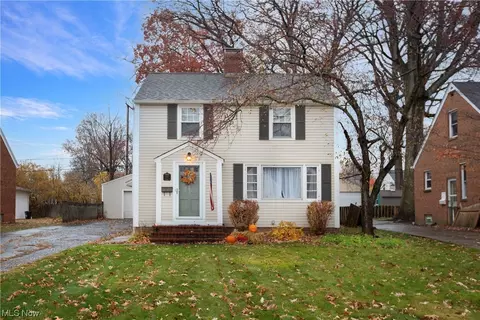 545 Oakmoor Rd, Bay Village, OH 44140