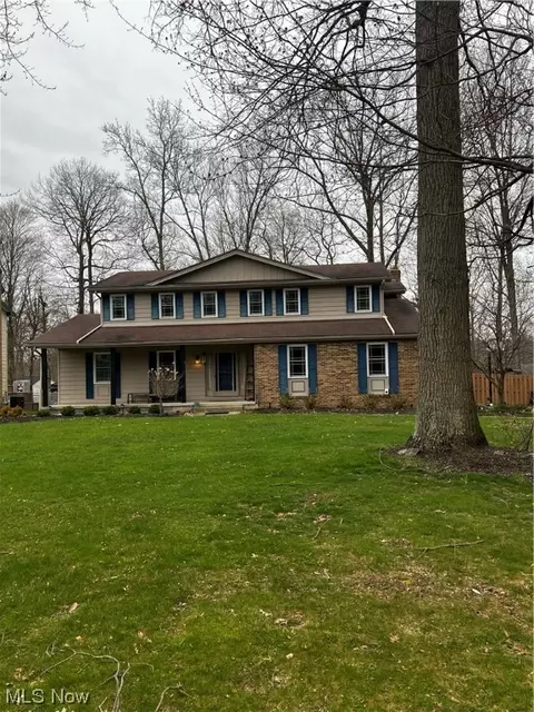 858 Squirrel Hill Dr, Youngstown, OH 44512