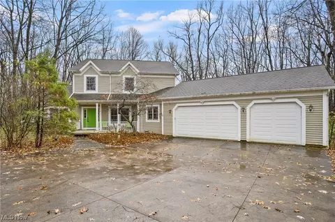 2577 Pine Lake Trl, Uniontown, OH 44685